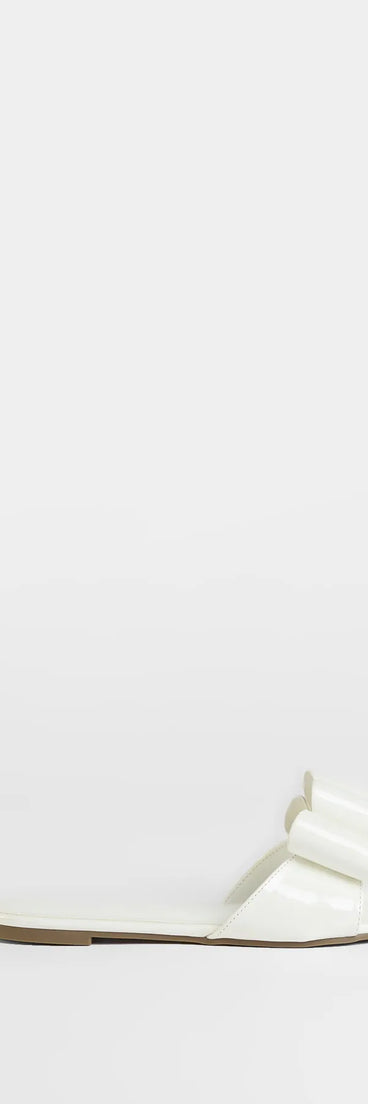 Elevate warm-weather looks with Charmed Intent Bow Sandals in white, a pair of trendy sandals bringing chic, modern flair to every step.