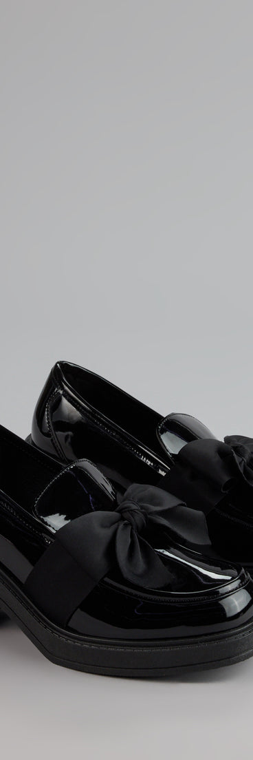 This piece brings trend-right energy to the Gloss And Bow Block Heel Loafers, perfect for fall outfits that stand out.