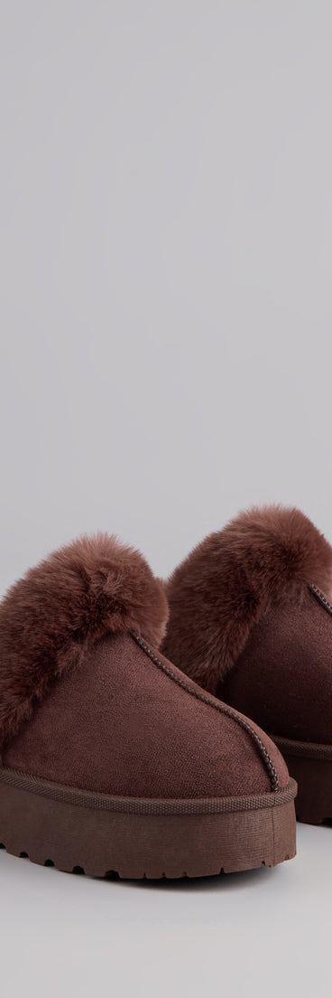 This piece brings trend-right energy to the Cozy Girl Platform Faux Fur Slippers, perfect for fall outfits that stand out.