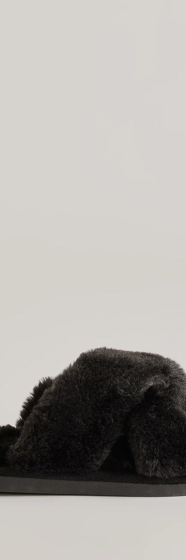 
Upgrade your style game for 2025 with the So Cozy Faux Fur Criss-Cross Slides in black, perfect for any fashion-forward wardrobe.