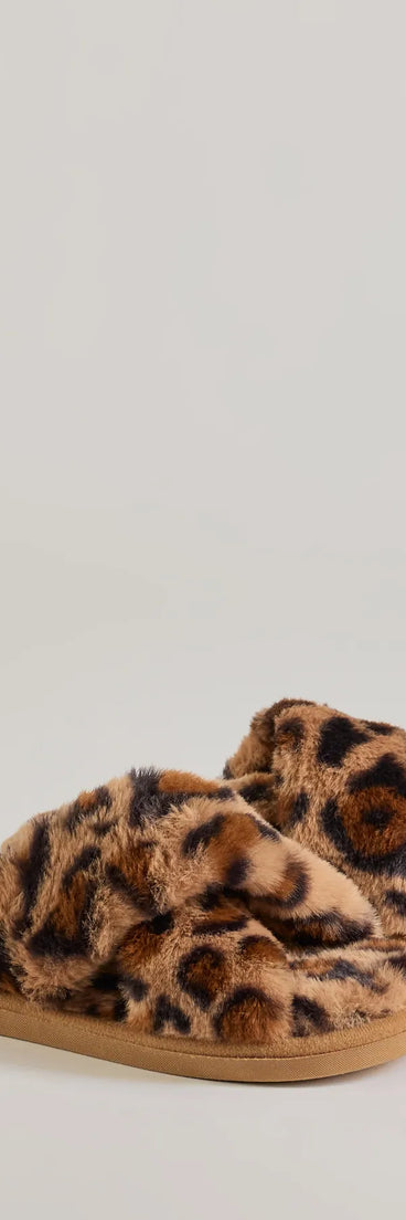 
Upgrade your style game for 2025 with the Wildly Chic Faux Fur Leopard Print Slides in leopard, perfect for any fashion-forward wardrobe.