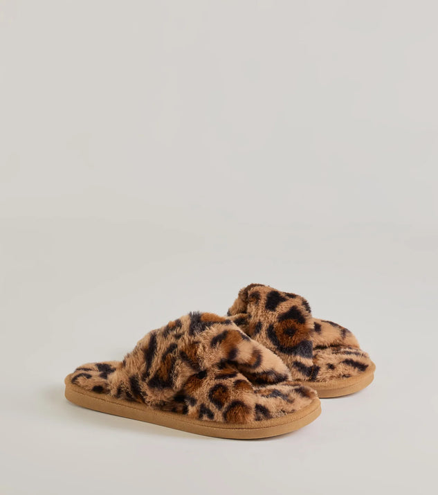 
Upgrade your style game for 2025 with the Wildly Chic Faux Fur Leopard Print Slides in leopard, perfect for any fashion-forward wardrobe.
