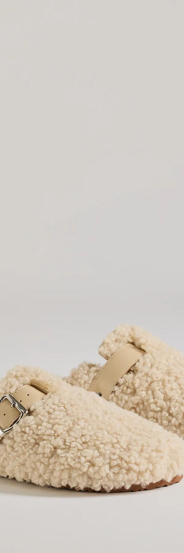 
Upgrade your style game for 2025 with the Cozy Glam Slip-On Clogs in ivory, perfect for any fashion-forward wardrobe.