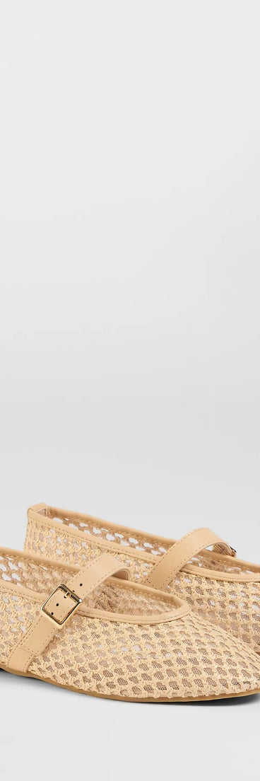 Stay on-trend this season with the Adorable Style Braided Mesh Ballet Flats in natural, a must-have for creating stylish and effortless spring outfits for women.