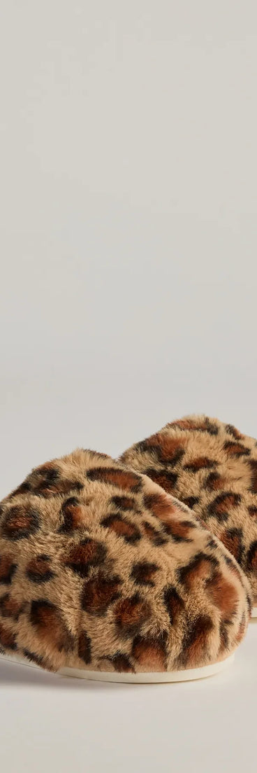 
Upgrade your style game for 2025 with the Chic Spots Faux Fur Leopard Print Slippers in leopard, perfect for any fashion-forward wardrobe.