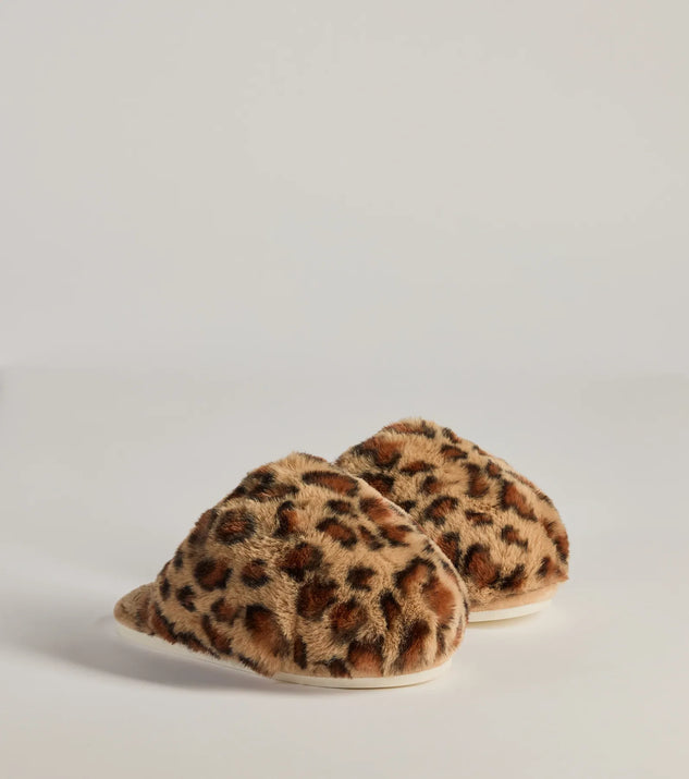 
Upgrade your style game for 2025 with the Chic Spots Faux Fur Leopard Print Slippers in leopard, perfect for any fashion-forward wardrobe.