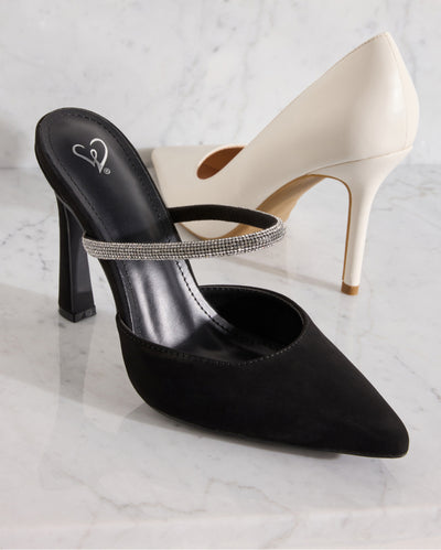 Step into elegance with closed-toe heels that blend comfort and sophistication. From sleek pumps to bold styles, find the perfect pair for any occasion—shop now and complete your look with confidence!