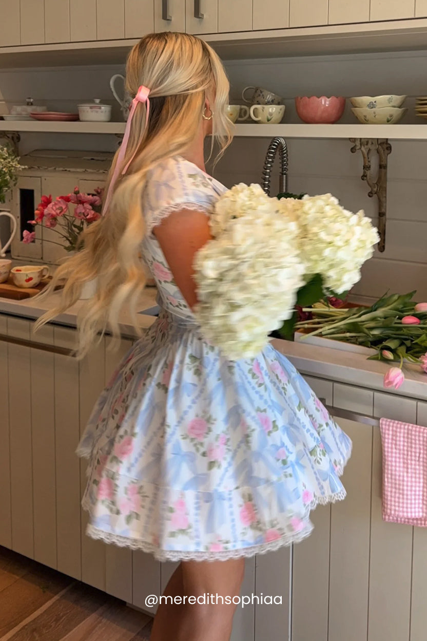 Shop floral dresses for your garden girl era worn by @meredithsophiaa with soft prints, lace trim, and flirty minis.