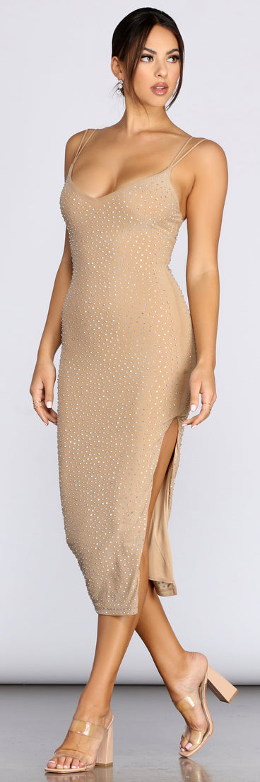 Uma Heat-Stone Midi Dress creates the perfect spring wedding guest dress or cocktail attire with stylish details in the latest trends for 2023!