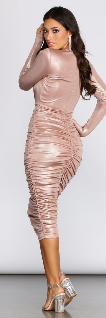 Natalia Metallic Ruched Midi Dress creates the perfect spring wedding guest dress or cocktail attire with stylish details in the latest trends for 2023!