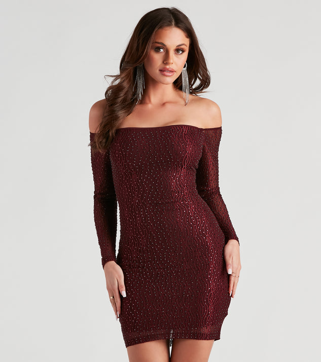 Winona Heat Stone Off Shoulder Dress is the perfect prom dress pick with on-trend details to make the 2024 dance your most memorable event yet!