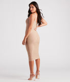 Nia Rhinestone Sleeveless Midi Dress creates spring wedding guest dress with stylish details, the perfect midi dress for graduation, or for a cocktail party look in the latest midi-length trends for 2024!