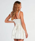 Aubrey Faux Pearl Strap Bustier Skater Dress is the perfect prom dress pick with on-trend details to make the 2024 dance your most memorable event yet!