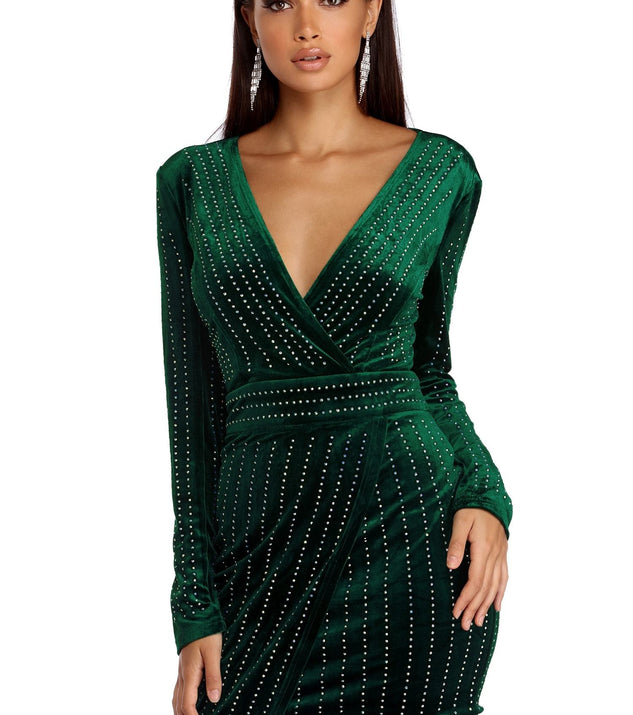 Cassie Velvet Wrap Dress creates the perfect summer wedding guest dress or cocktail party dresss with stylish details in the latest trends for 2023!
