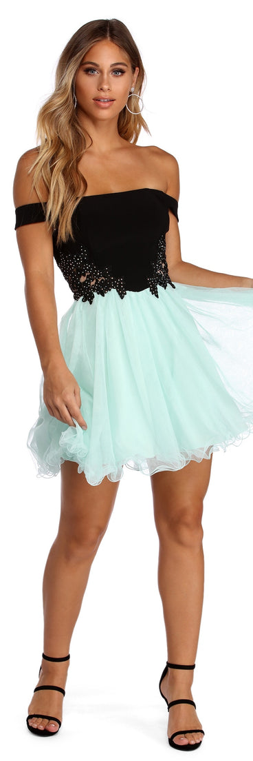Elena Floral Applique Tulle Dress is a gorgeous pick as your 2024 prom dress or formal gown for wedding guests, spring bridesmaids, or army ball attire!