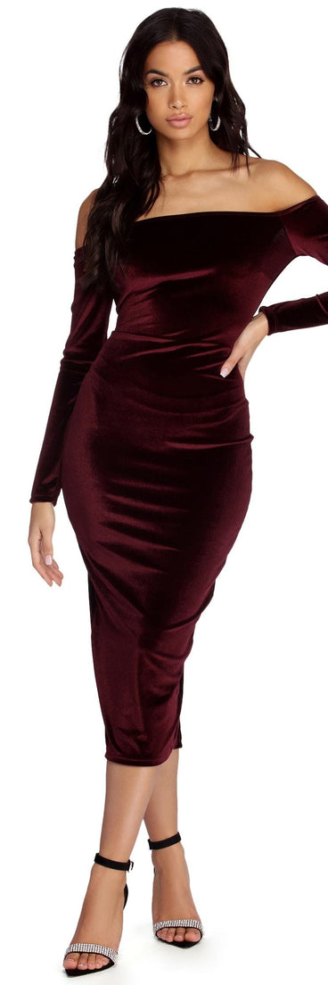 The Abby Formal Velvet Midi Dress is a gorgeous pick as your 2023 prom dress or formal gown for wedding guest, spring bridesmaid, or army ball attire!