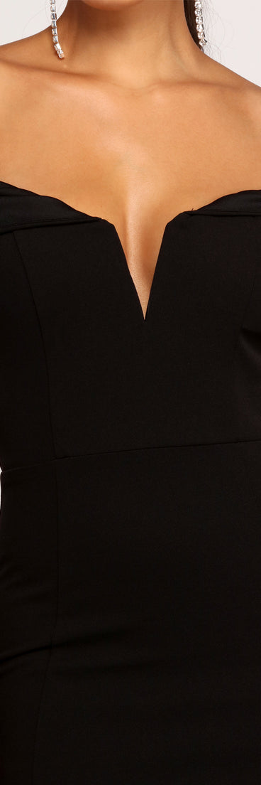 Nellie Deep V Mermaid Gown creates the perfect summer wedding guest dress or cocktail party dresss with stylish details in the latest trends for 2023!