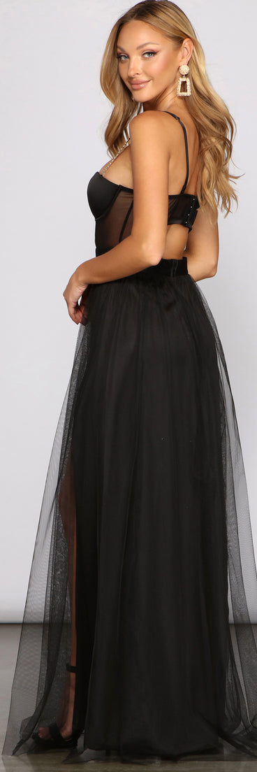 Cintra Mesh Tulle Bustier Gown creates the perfect summer wedding guest dress or cocktail party dresss with stylish details in the latest trends for 2023!