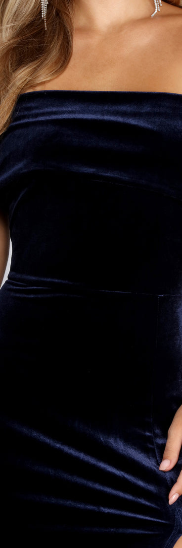 Christen Velvet Off The Shoulder Formal Dress creates the perfect summer wedding guest dress or cocktail party dresss with stylish details in the latest trends for 2023!