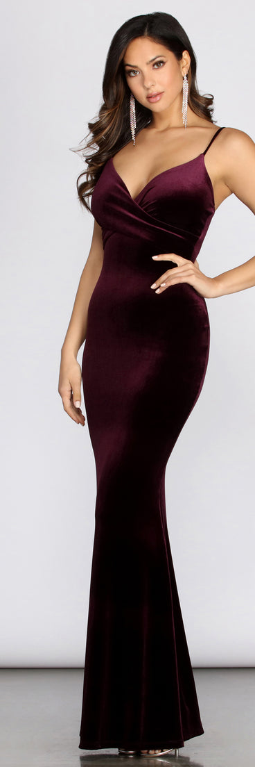 The Aja Formal Velvet Sleeveless Dress is a gorgeous pick as your 2023 prom dress or formal gown for wedding guest, spring bridesmaid, or army ball attire!