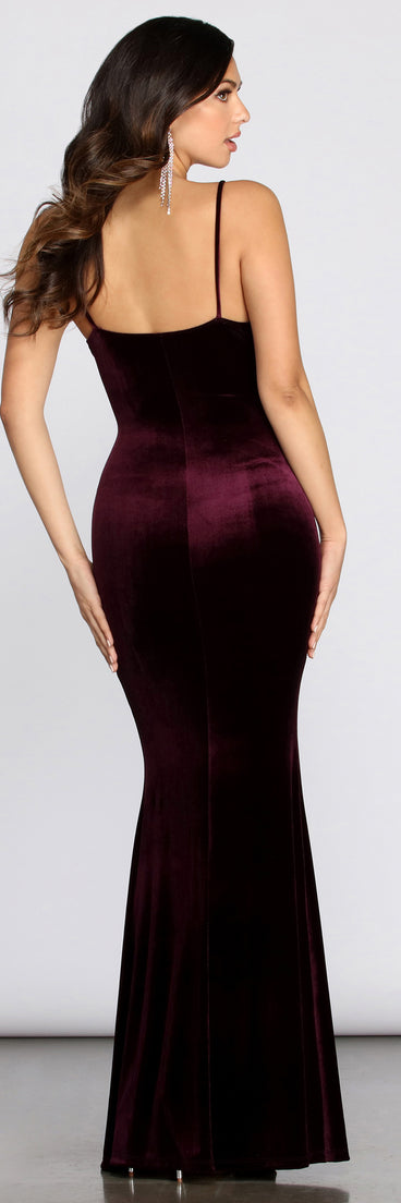 The Aja Formal Velvet Sleeveless Dress is a gorgeous pick as your 2023 prom dress or formal gown for wedding guest, spring bridesmaid, or army ball attire!
