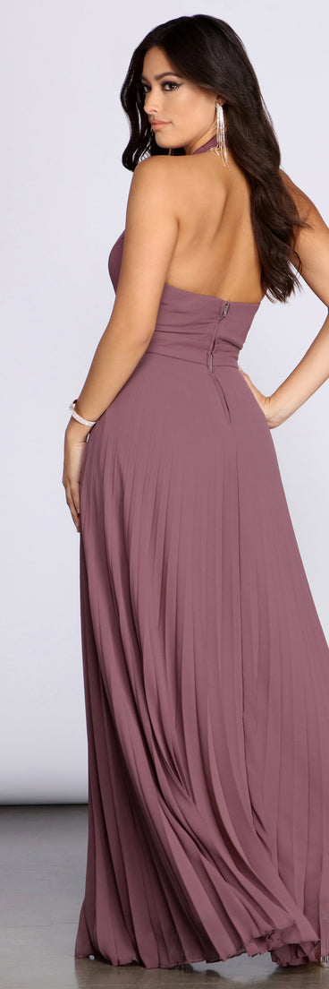 Vada Pleated Chiffon Halter Dress creates the perfect spring wedding guest dress or cocktail attire with stylish details in the latest trends for 2023!