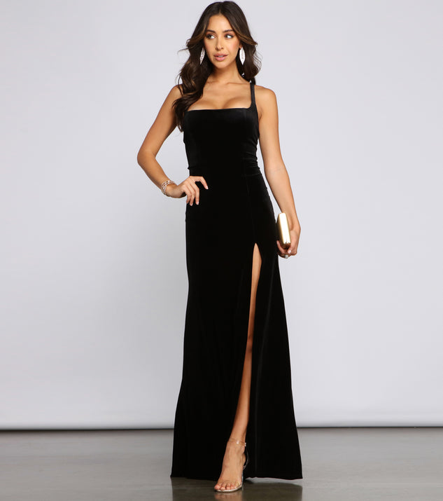 Christina Lace-Up Back Velvet Dress provides a stylish spring wedding guest dress, the perfect dress for graduation, or a cocktail party look in the latest trends for 2024!