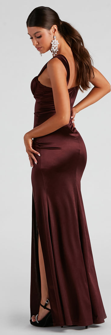 Catrina Formal Satin Sweetheart Dress creates the perfect summer wedding guest dress or cocktail party dresss with stylish details in the latest trends for 2023!