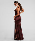 Catrina Formal Satin Sweetheart Dress creates the perfect summer wedding guest dress or cocktail party dresss with stylish details in the latest trends for 2023!