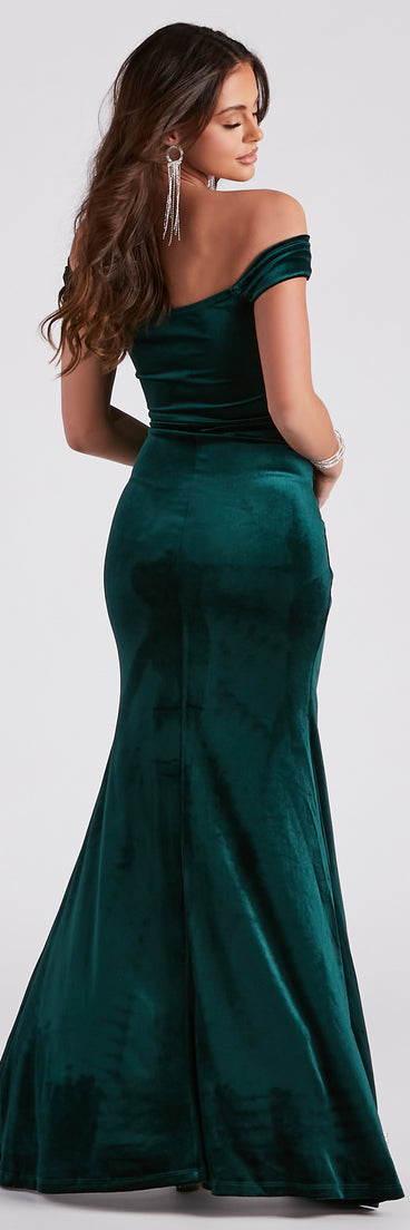 Georgina Formal Velvet Long Dress creates the perfect summer wedding guest dress or cocktail party dresss with stylish details in the latest trends for 2023!