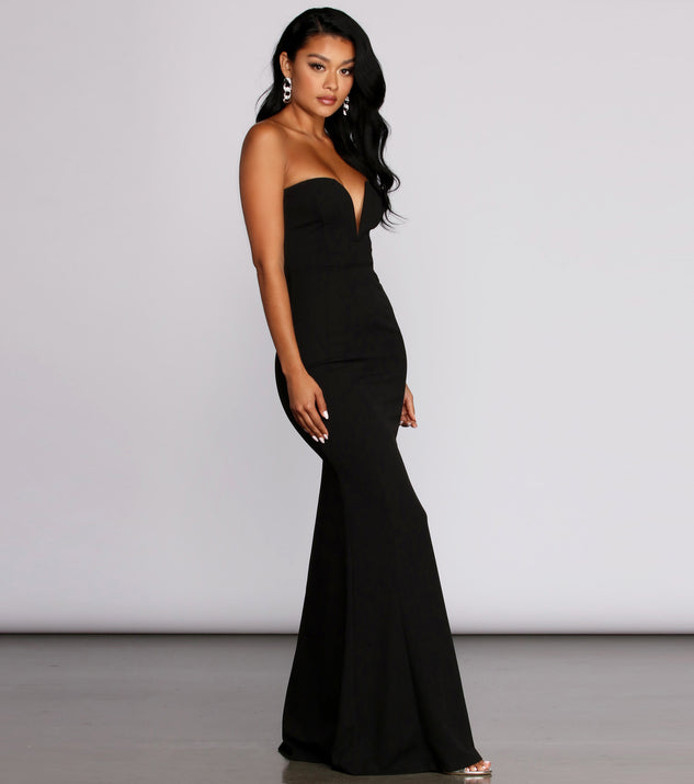 Sharon Wired V Dress is a gorgeous pick as your 2023 prom dress or formal gown for wedding guest, spring bridesmaid, or army ball attire!