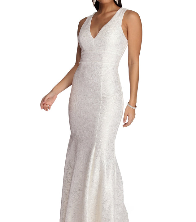 The Avah Formal Boucle Mermaid Dress is a gorgeous pick as your 2023 prom dress or formal gown for wedding guest, spring bridesmaid, or army ball attire!