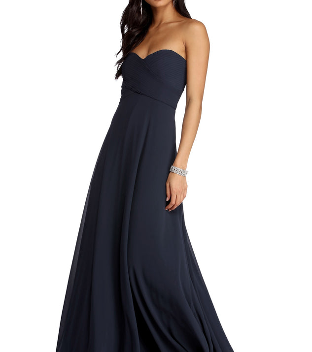 The Audrey Pleated Sweetheart Dress is a gorgeous pick as your 2023 prom dress or formal gown for wedding guest, spring bridesmaid, or army ball attire!