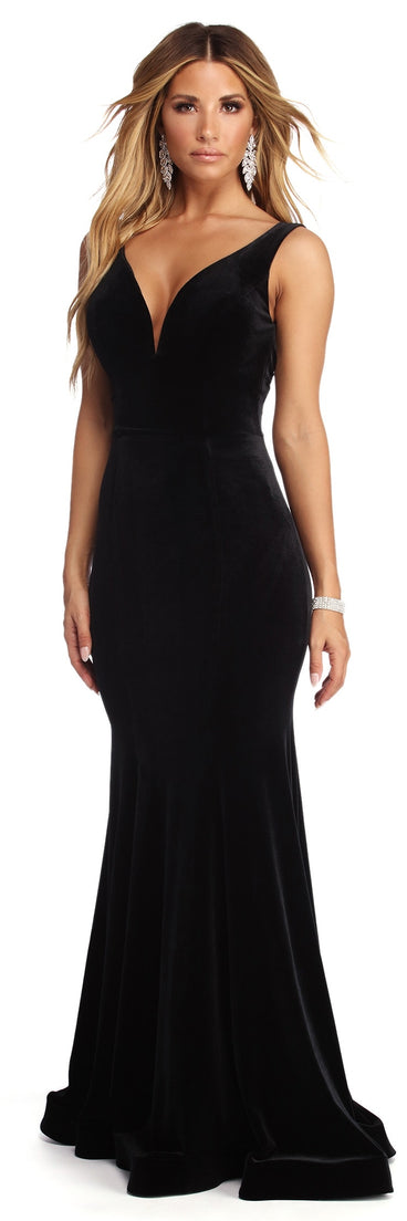 The Camille Formal Velvet Dress is a gorgeous pick as your 2023 prom dress or formal gown for wedding guest, spring bridesmaid, or army ball attire!