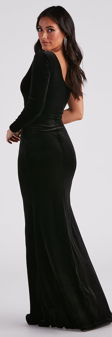 Kelsey Formal Velvet Long Dress creates the perfect summer wedding guest dress or cocktail party dresss with stylish details in the latest trends for 2023!