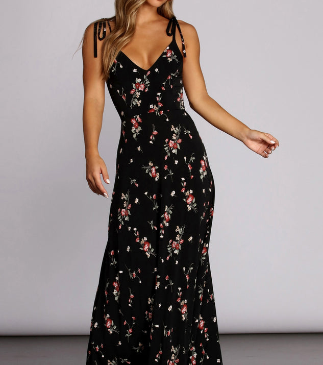 You will feel beautiful in the Loving Knit In Florals Maxi Dress as your long dress for any semi-formal or formal holiday party, NYE dress outfit, or pick this stunning style as your gown for any seasonal celebration.