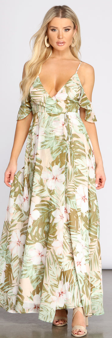 Chiffon Tropical Floral Maxi Dress is a trendy pick to create 2023 festival outfits, festival dresses, outfits for concerts or raves, and complete your best party outfits!