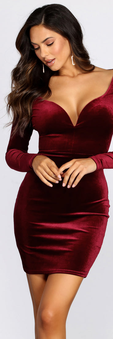 You’ll make a statement in Meant To V Velvet Mini Dress as an NYE club dress, a tight dress for holiday parties, sexy clubwear, or a sultry bodycon dress for that fitted silhouette.