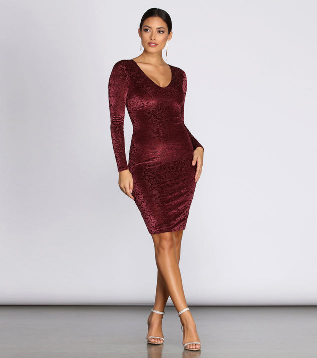 You’ll make a statement in Burnout Flocked Velvet Midi Dress as an NYE club dress, a tight dress for holiday parties, sexy clubwear, or a sultry bodycon dress for that fitted silhouette.