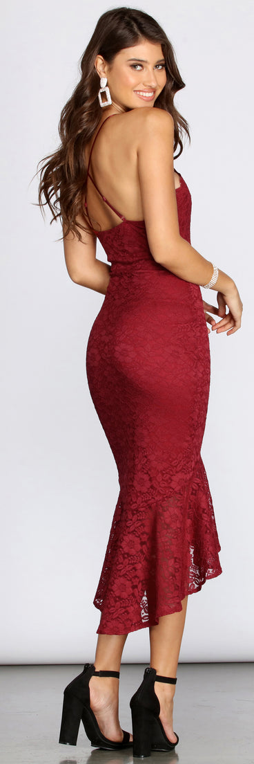 Scalloped Lace Trumpet Midi Dress