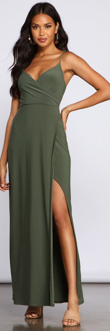 Major Appeal High Slit Maxi Dress creates the perfect summer wedding guest dress or cocktail party dresss with stylish details in the latest trends for 2023!