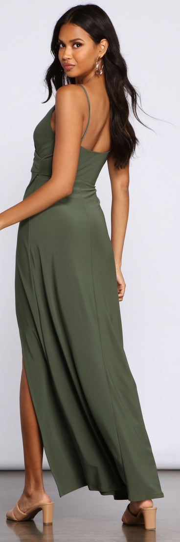 Major Appeal High Slit Maxi Dress creates the perfect spring wedding guest dress or cocktail attire with stylish details in the latest trends for 2023!