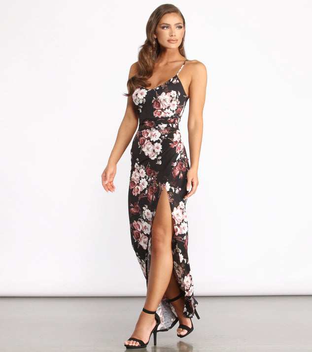 You will feel beautiful in the Adore You Floral High Slit Maxi Dress as your long dress for any semi-formal or formal holiday party, NYE dress outfit, or pick this stunning style as your gown for any seasonal celebration.