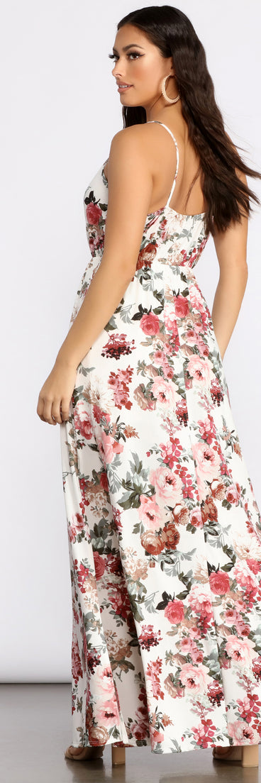 Floral Moment Maxi Dress creates the perfect summer wedding guest dress or cocktail party dresss with stylish details in the latest trends for 2023!