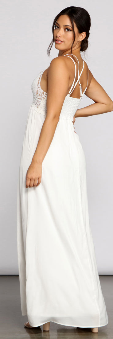 Effortless Flowy Woven Maxi Dress is a trendy pick to create 2023 festival outfits, festival dresses, outfits for concerts or raves, and complete your best party outfits!
