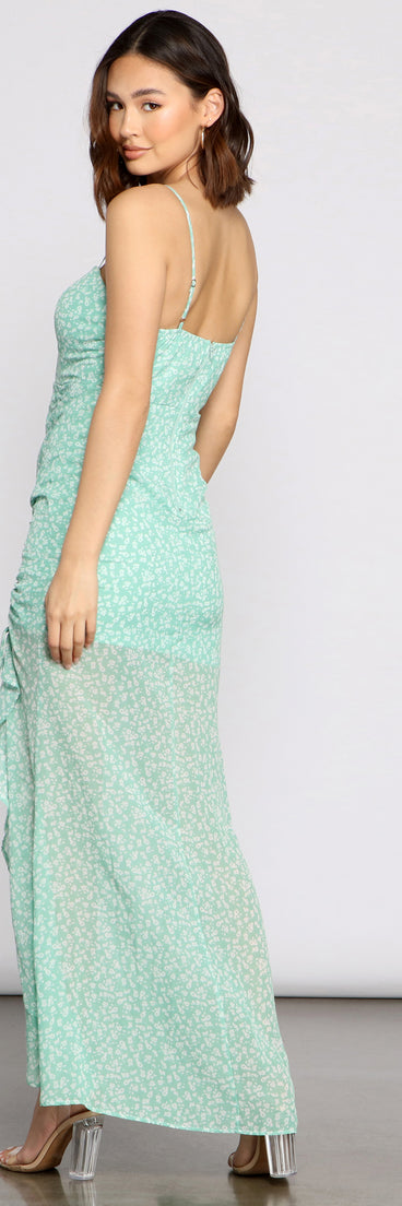 Flowy And Chic Floral Chiffon Maxi Dress creates the perfect spring wedding guest dress or cocktail attire with stylish details in the latest trends for 2023!