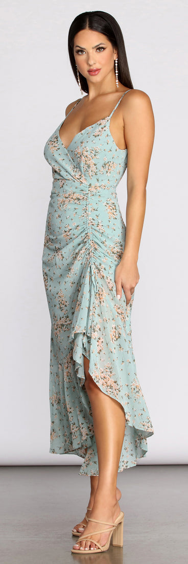 Dreamy Meadow Chiffon Ruffle Maxi Dress is a trendy pick to create 2023 festival outfits, festival dresses, outfits for concerts or raves, and complete your best party outfits!