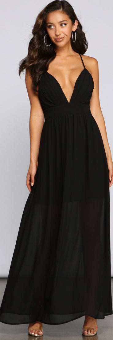 You will feel beautiful in the Effortless Beauty Chiffon Maxi Dress as your long dress for any semi-formal or formal holiday party, NYE dress outfit, or pick this stunning style as your gown for any seasonal celebration.