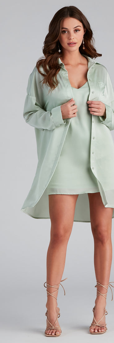 You’ll look stunning in the Weekend Chic Satin V-Neck Slip Dress when paired with its matching separate to create a glam clothing set perfect for parties, date nights, concert outfits, back-to-school attire, or for any summer event!