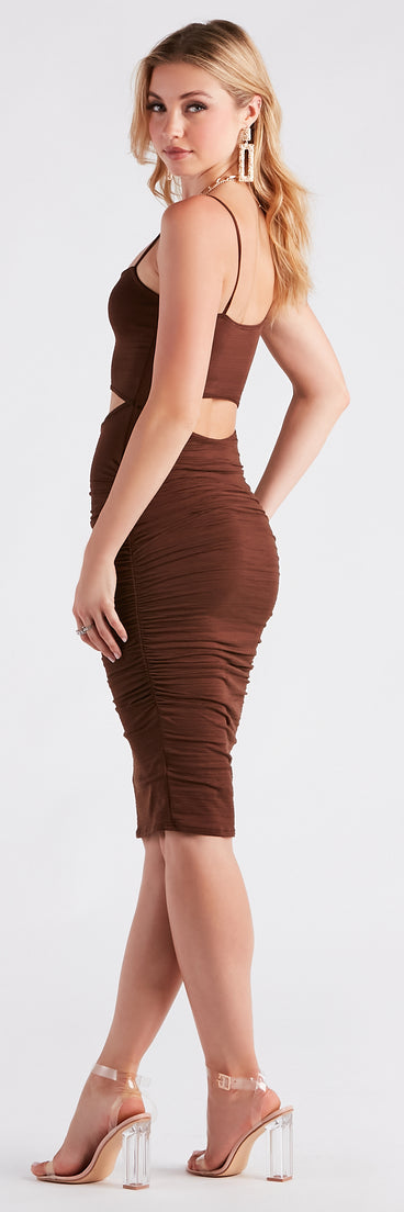 Strut It Out Ruched Cutout Midi Dress creates spring wedding guest dress with stylish details, the perfect midi dress for graduation, or for a cocktail party look in the latest midi-length trends for 2024!